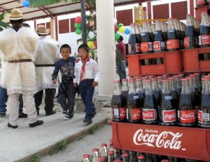 Disfruta Coca-Cola (Quelle: www.periodismohumano.com)